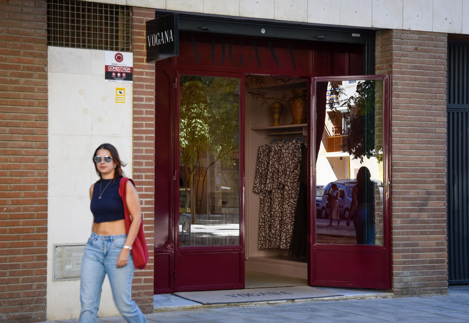 Escaparate de la tienda de la marca Vogana en Sevilla capital.