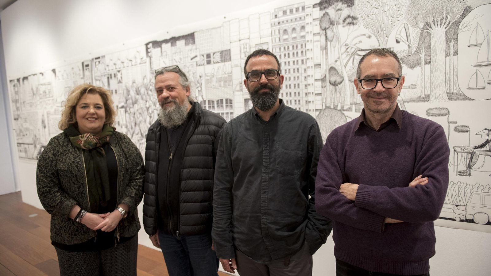 Los autores de la exposición, en el centro, acompañados de Francisco Baena y Fátima Gómez. Los autores de la exposición, en el centro, acompañados de Francisco Baena y Fátima Gómez.