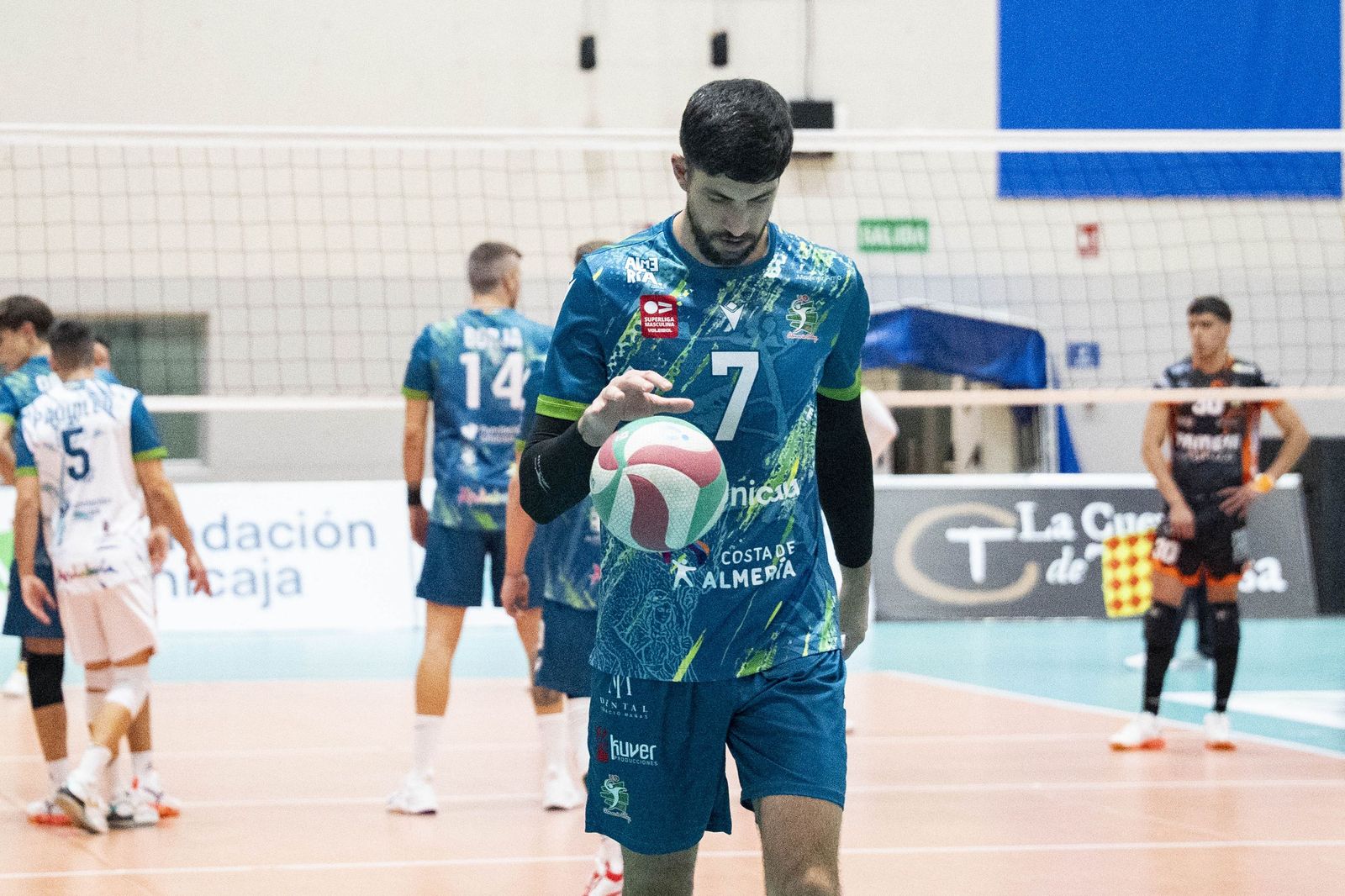 Las imágenes del partido entre Unicaja Costa de Almería y Pamesa Teruel de Superliga de voleibol