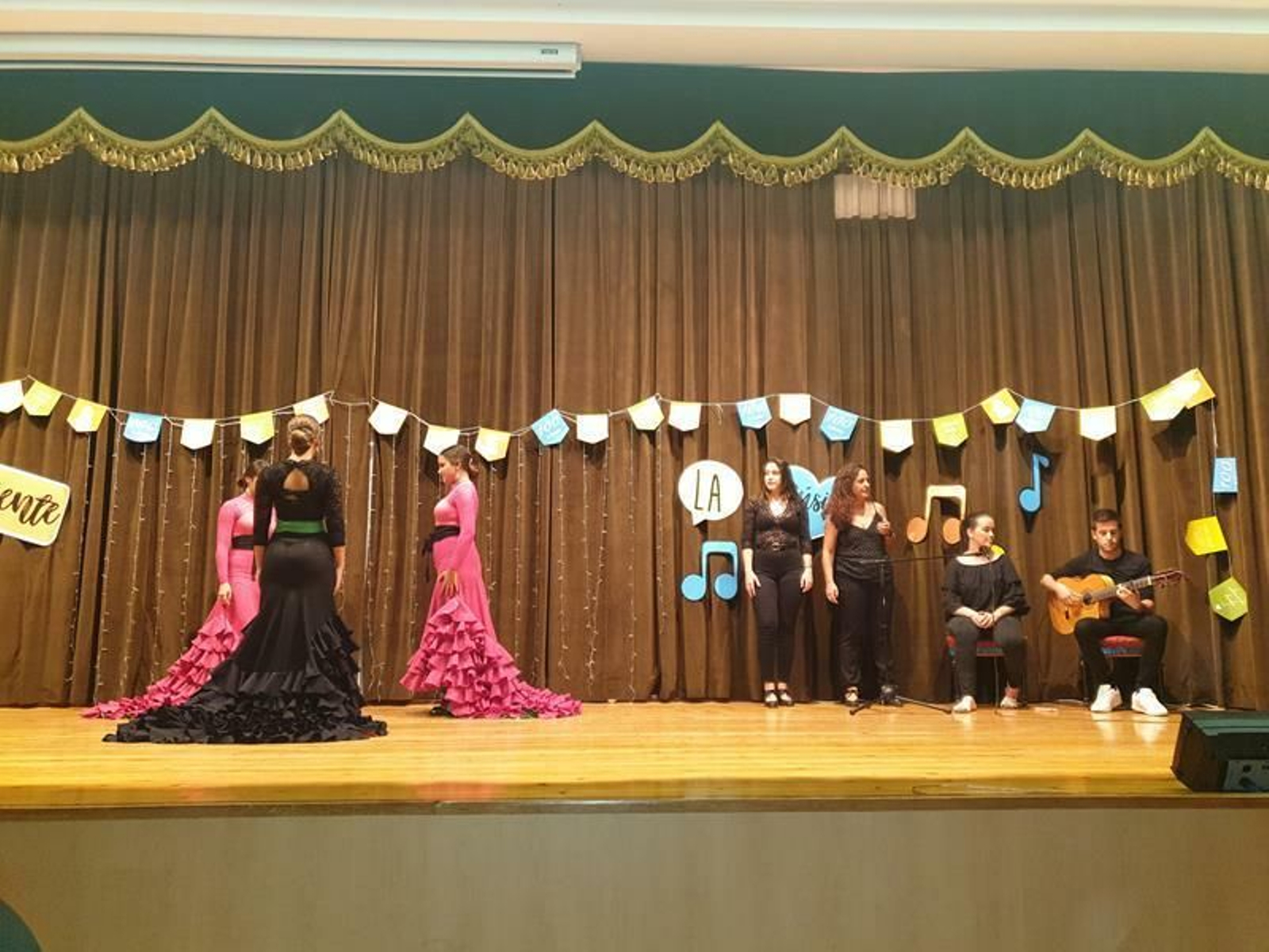 Una de las actuaciones del Festival de Música y Danza del Colegio Divina Pastora. Una de las actuaciones del Festival de Música y Danza del Colegio Divina Pastora.