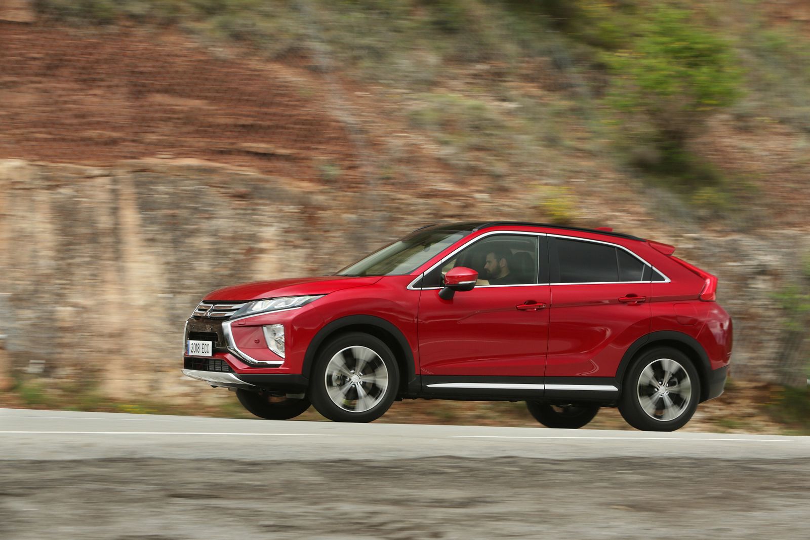 Mitsubishi espera vender 3.000 unidades del Eclipse Cross en 2018.