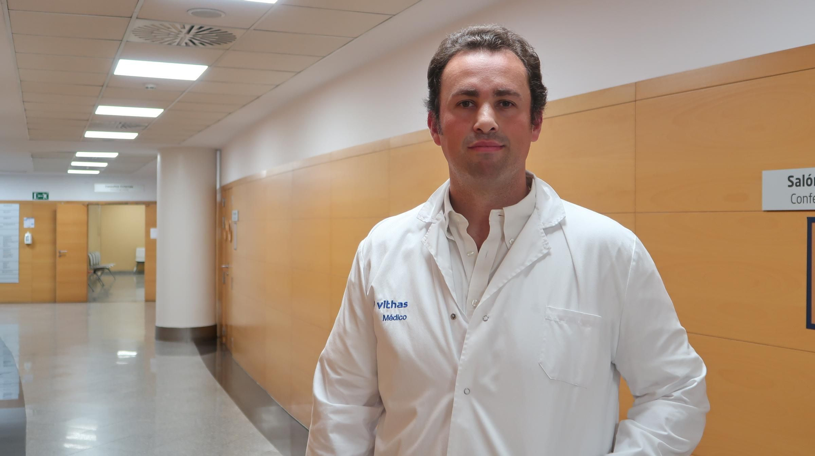 El doctor Ramón Vera, especialista en cirugía oral y maxilofacial en Vithas Sevilla.