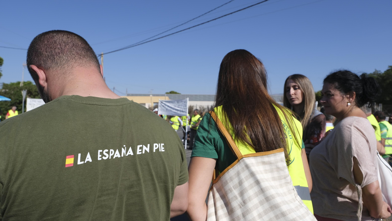 Protestas de los vecinos de los cortijos de La Cañada por la falta de iluminación