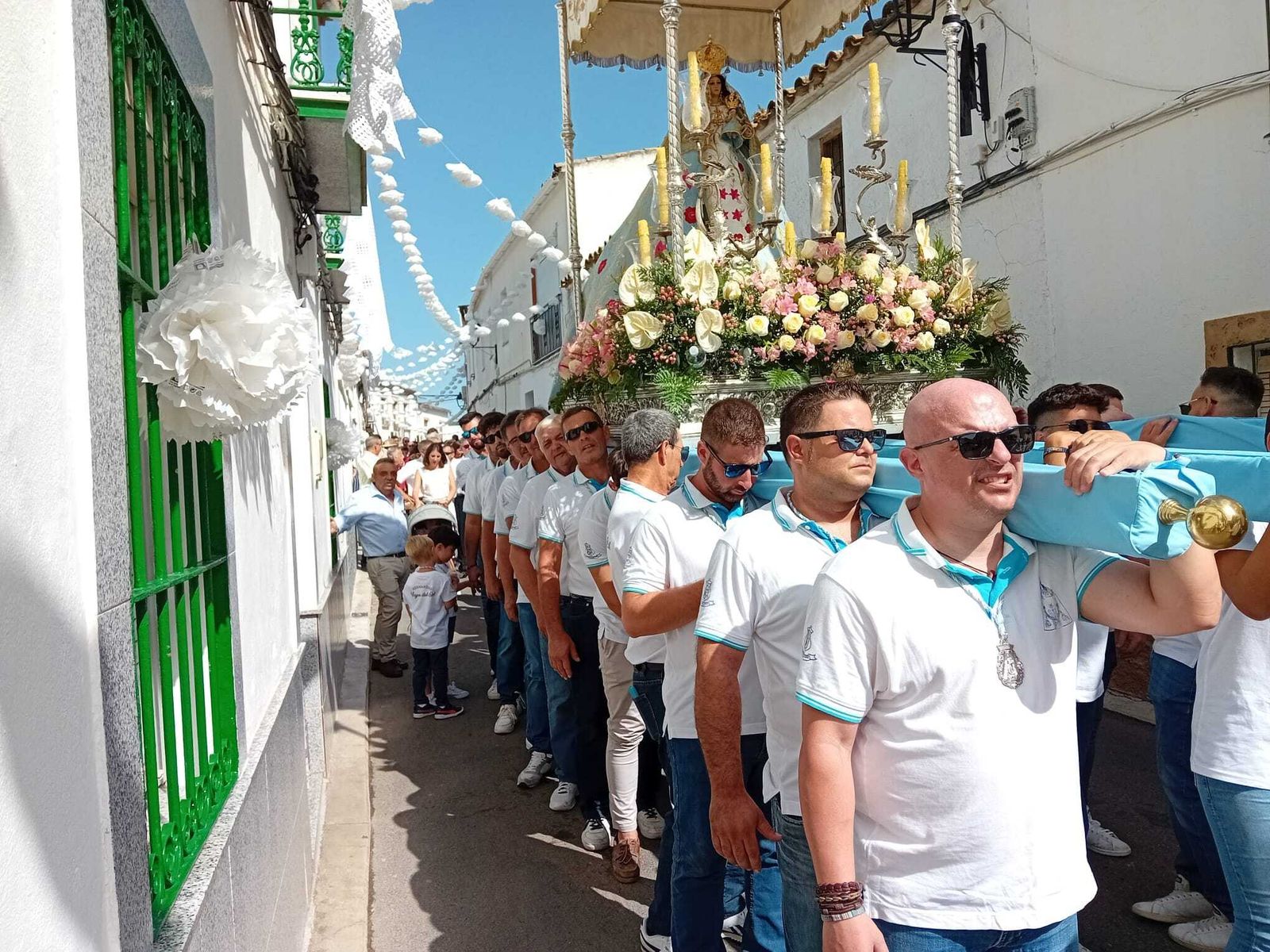 La Virgen del Sol recorre las calles de Adamuz, en imágenes