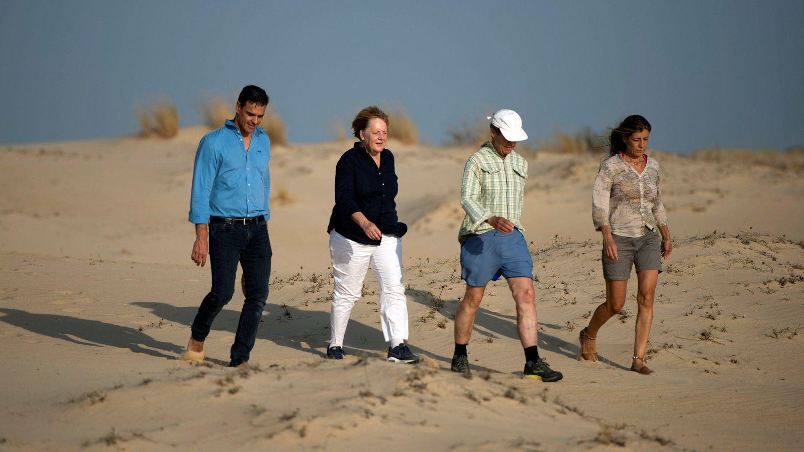 Vacaciones de Pedro Sánchez junto a Angela Merkel en Doñana. Vacaciones de Pedro Sánchez junto a Angela Merkel en Doñana.