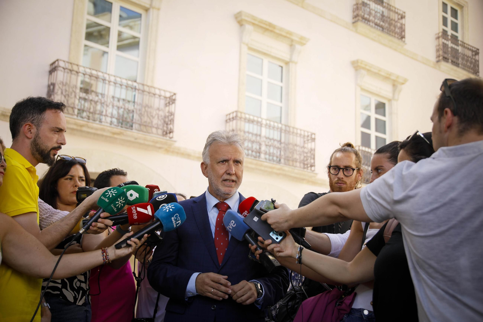 Placa de memoria histórica en el monumento de los coloraos, en imágenes