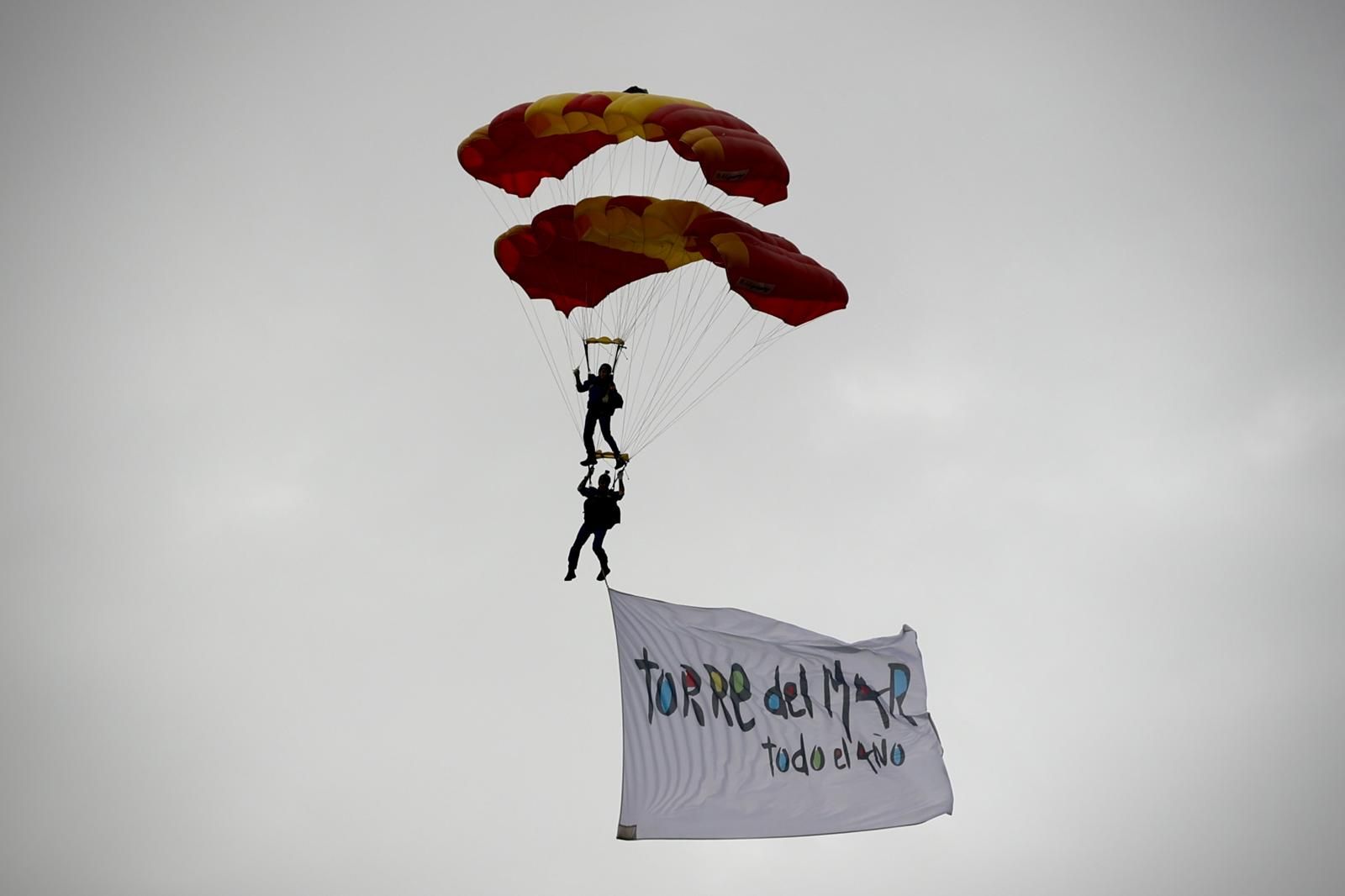 El festival acrobático áereo de Torre del Mar, en imágenes