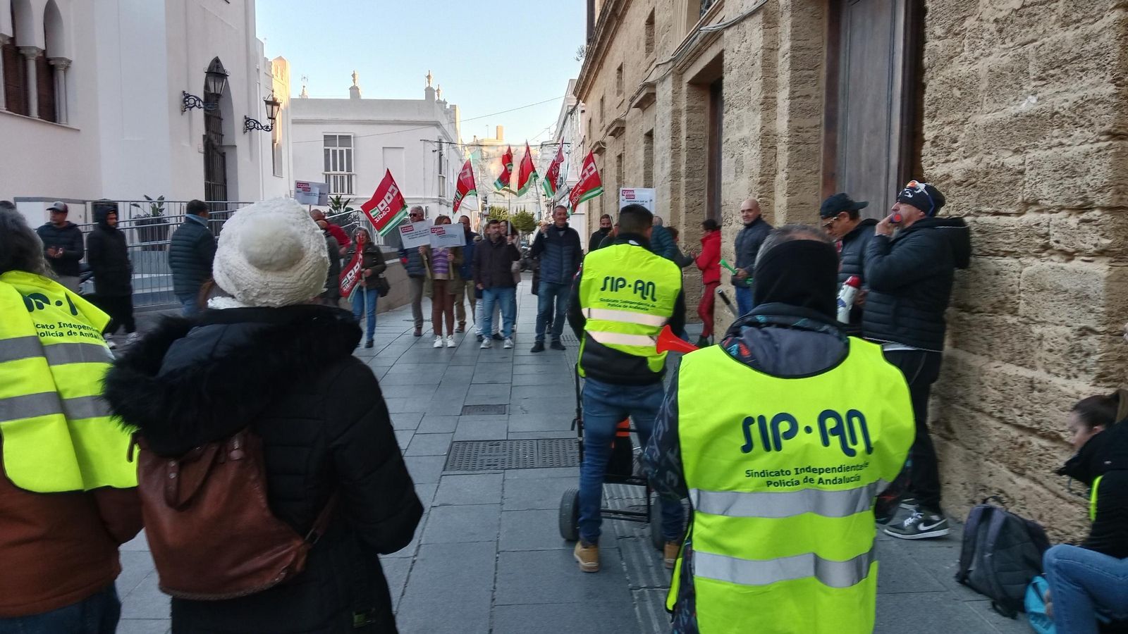 Protesta de la plantilla municipal en el Pleno de San Fernando