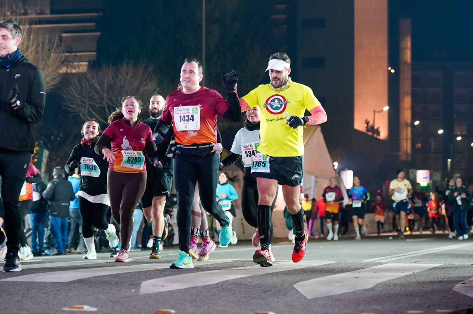 En imágenes: búscate en tu llegada a meta de la Carrera de San Antón 2026 (1)