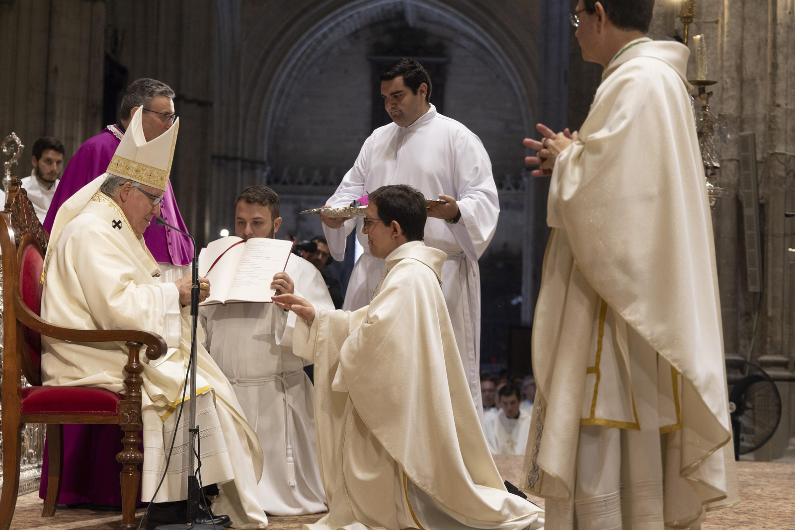 La ordenación episcopal de los dos nuevos obispos auxiliares de Sevilla, Teodoro León y Ramón Valdivia
