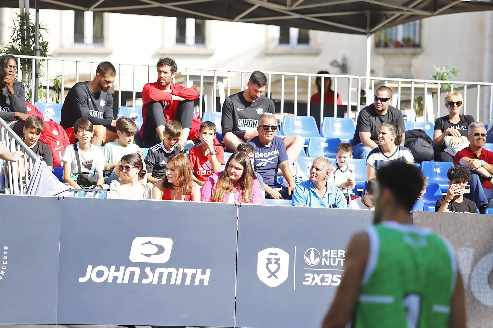 Imágenes del circuito Herbalife 3x3 de baloncesto en la Plaza de Las Monjas de Huelva