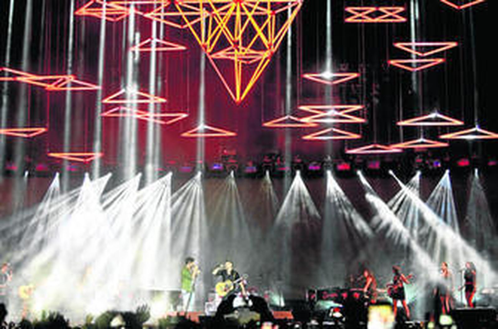 Un momento del concierto el pasado viernes de Alejandro Sanz junto a Pablo López.