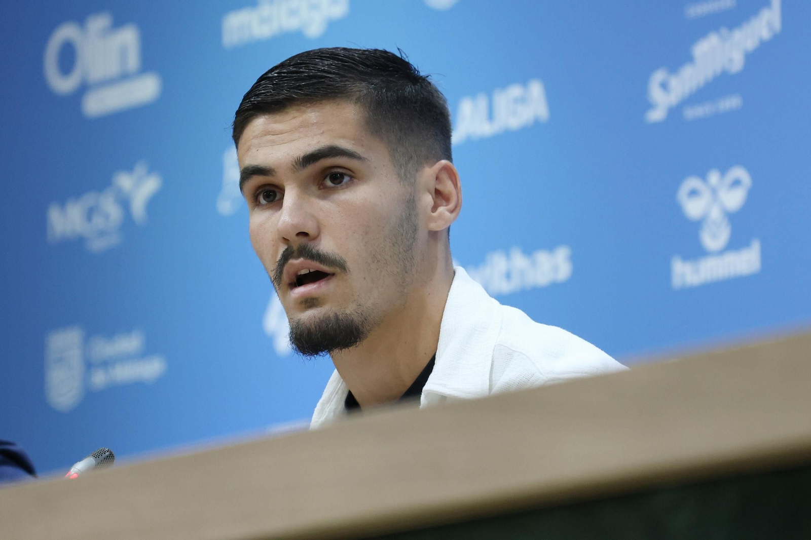 Renovación de Chupete y Rafa y rueda de prensa de Loren, en fotos