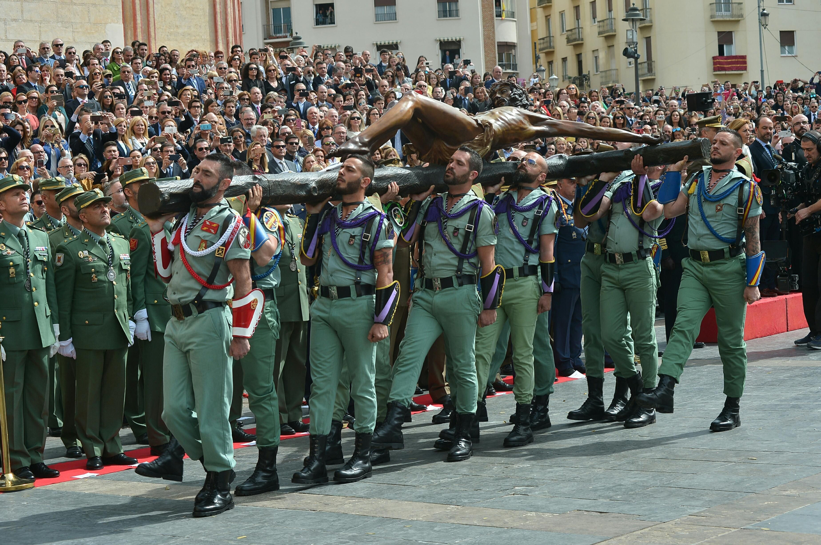 El desembarco de la Legión y el traslado del Cristo de Mena