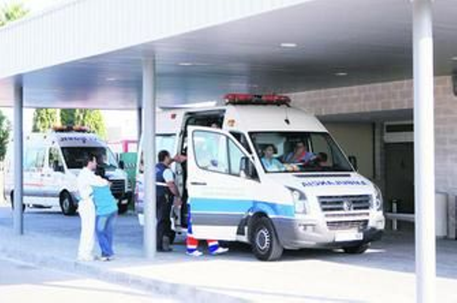 Puerta de acceso al Hospital Juna Ramón Jiménez.