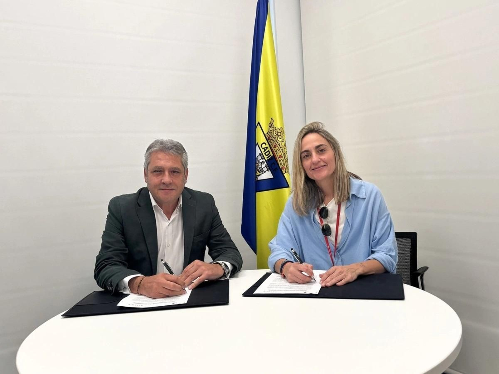 La firma del acuerdo se llevó a cabo en el Nuevo Mirandilla. La firma del acuerdo se llevó a cabo en el Nuevo Mirandilla.