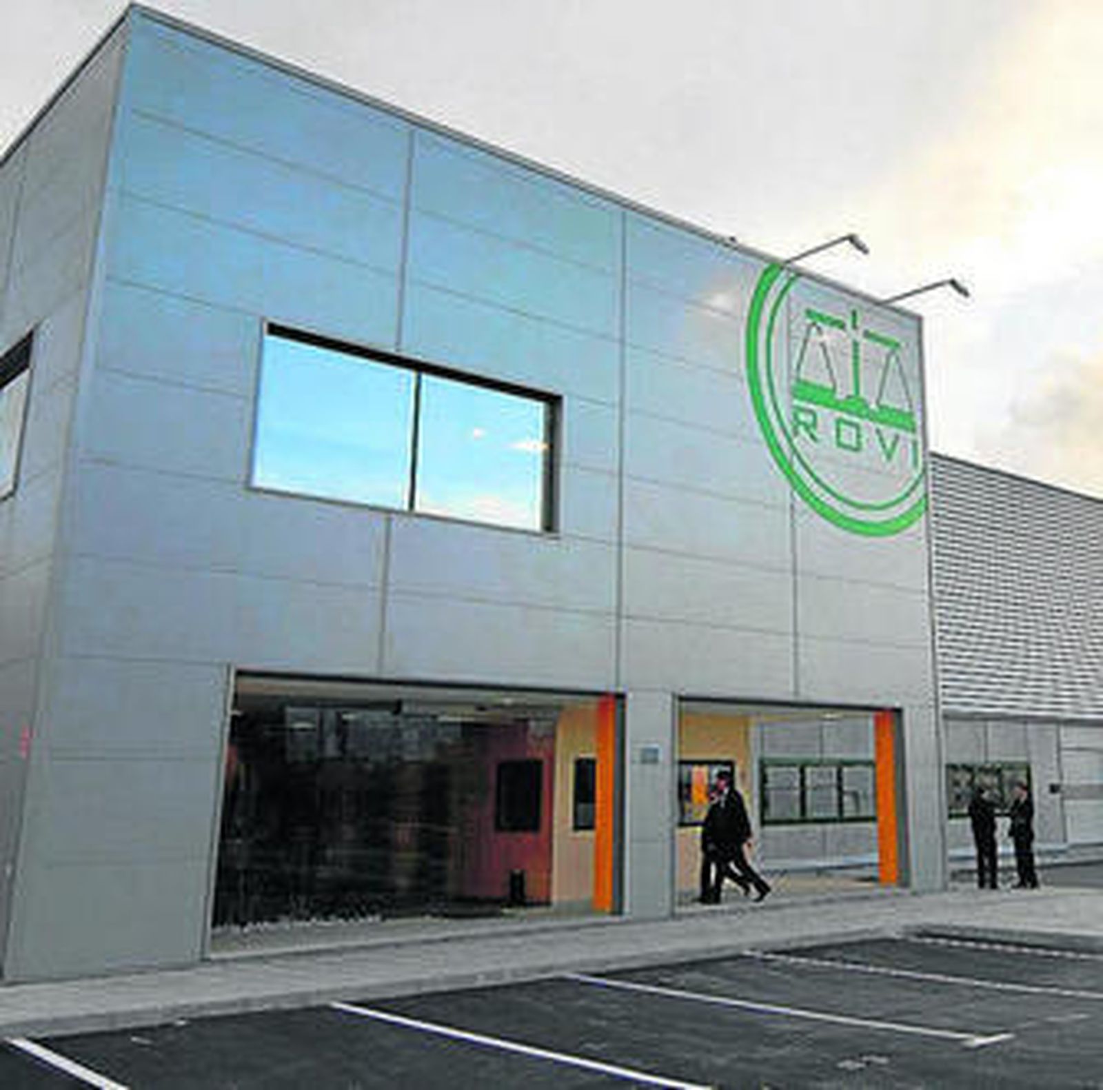 Firma del convenio ayer en la sede de Rovi en Granada.