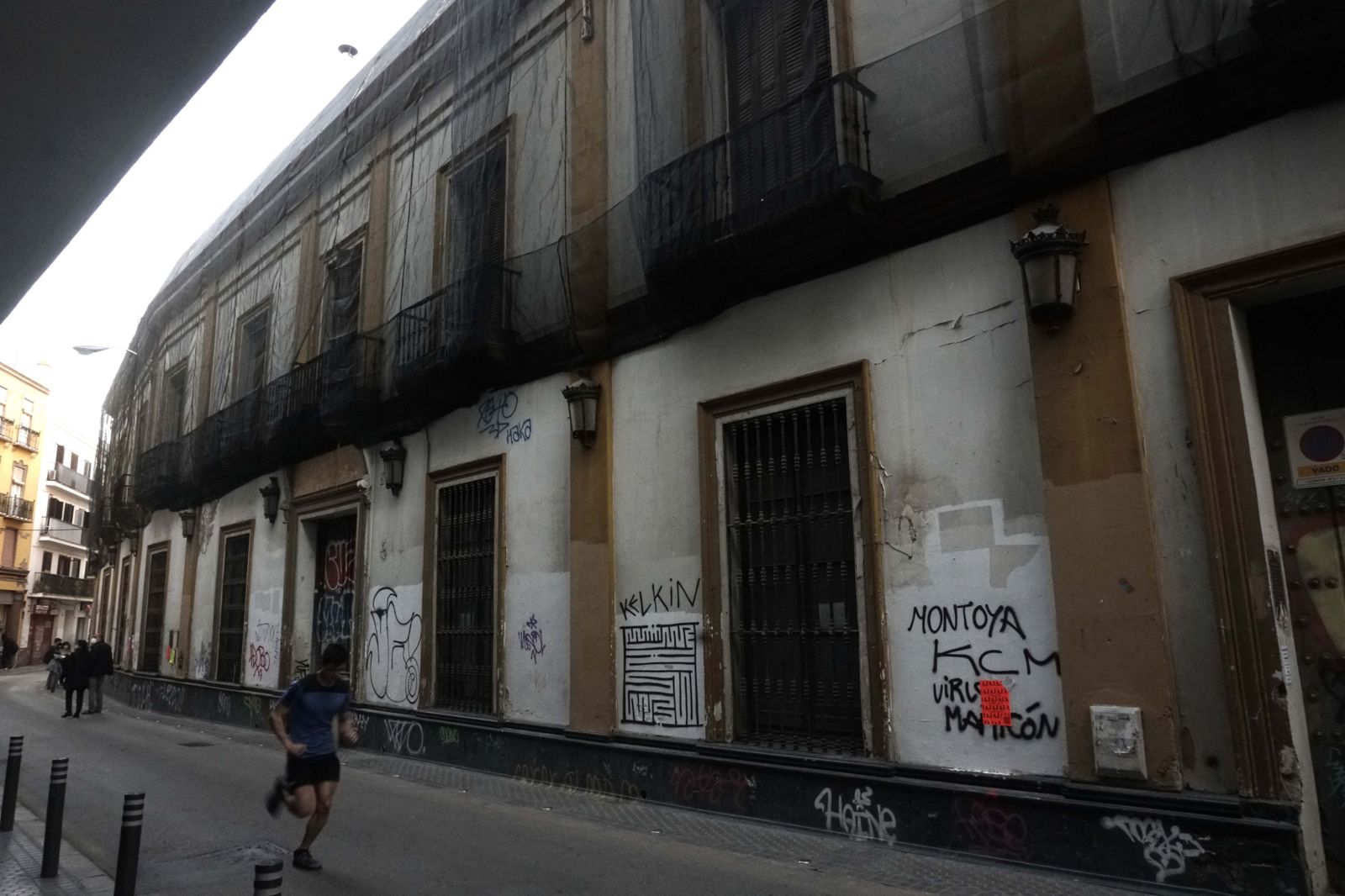 Fachada de la antigua sede de la Cruz Roja Española que mira a la calle Amor de Dios.