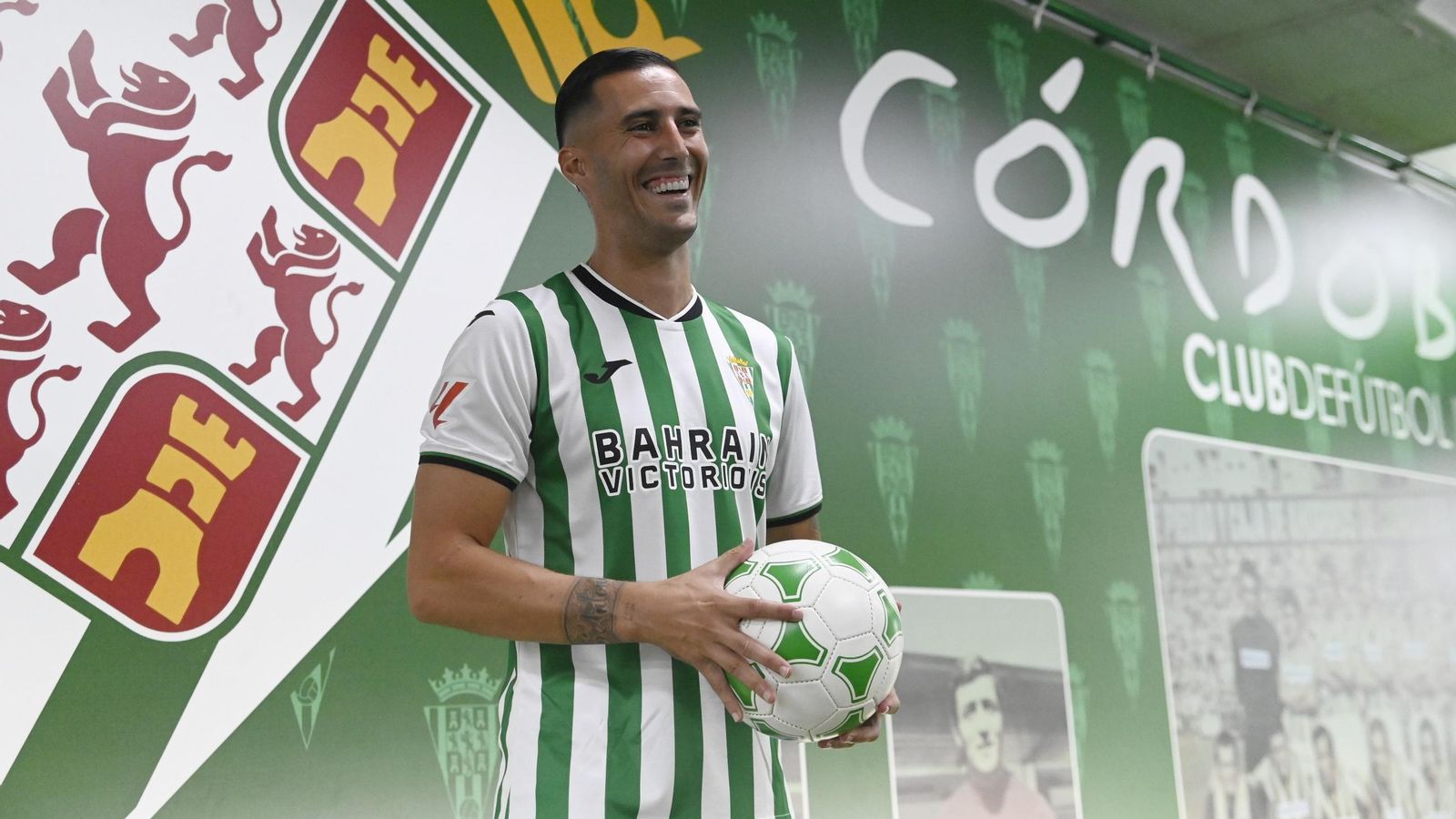 Sergi Guardiola, sonriente en su presentación como jugador del Córdoba CF. Sergi Guardiola, sonriente en su presentación como jugador del Córdoba CF.