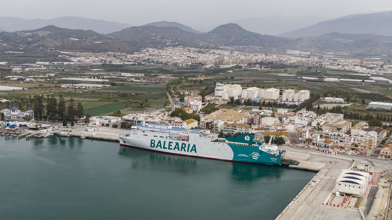 Balearia aumenta su oferta de plazas en Motril durante el verano