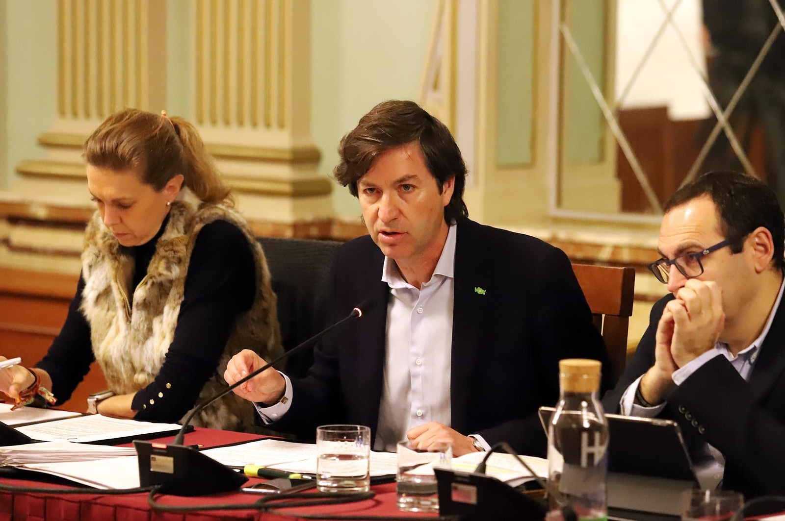 Imágenes del pleno del Ayuntamiento de Huelva