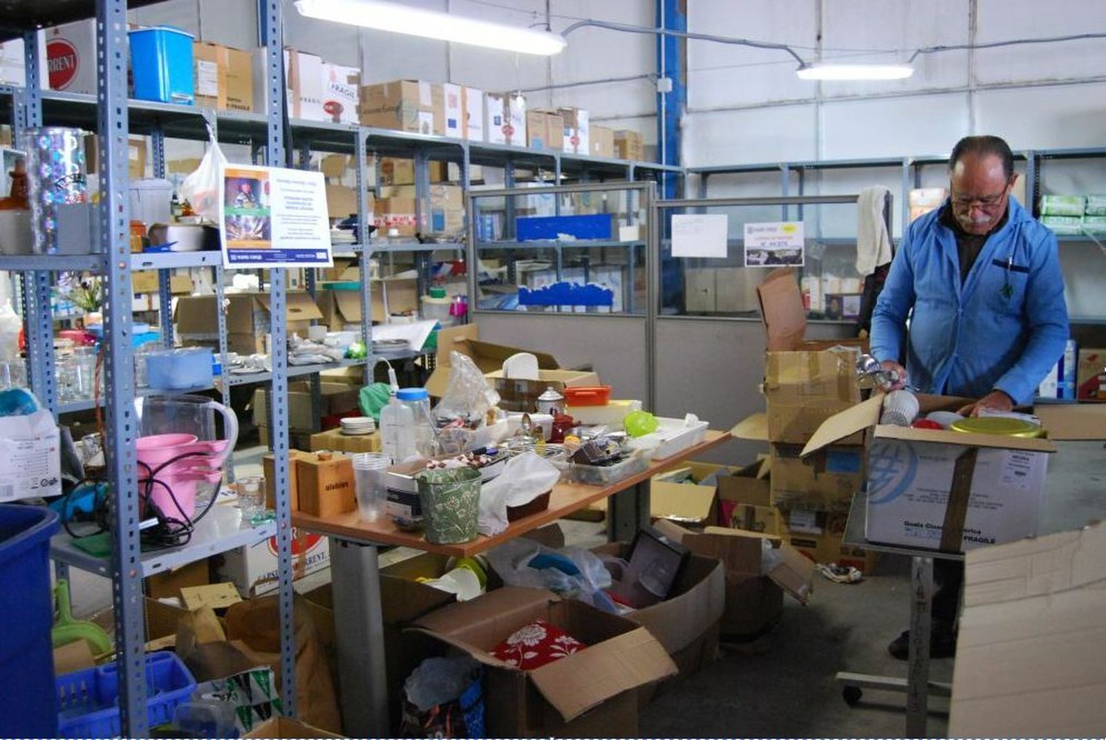 Un voluntario en las instalaciones de Madre Coraje.