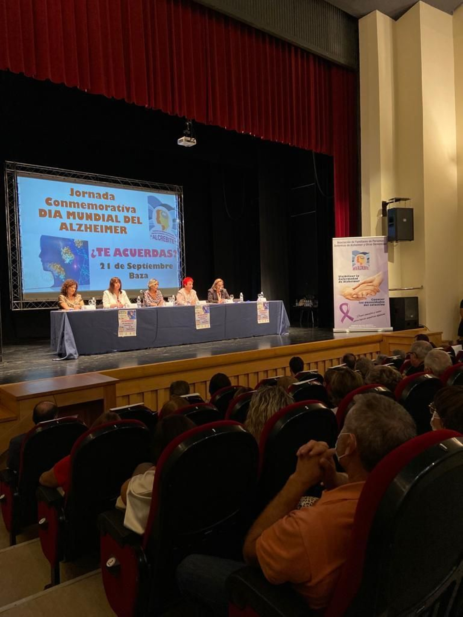 Emotivo homenaje en Baza a las personas que sufren Alzheimer y otras demencias