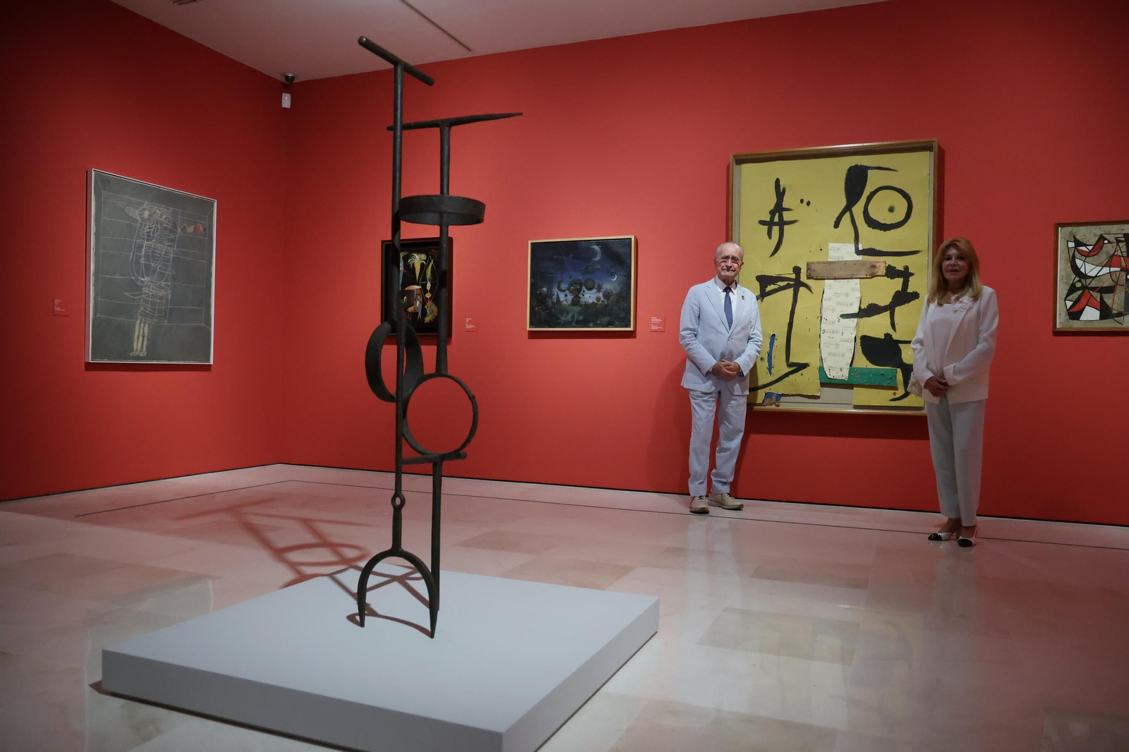 Francisco de la Torre y la baronesa Carmen Thyssen-Bornemisza en el Museo Carmen Thyssen Málaga.