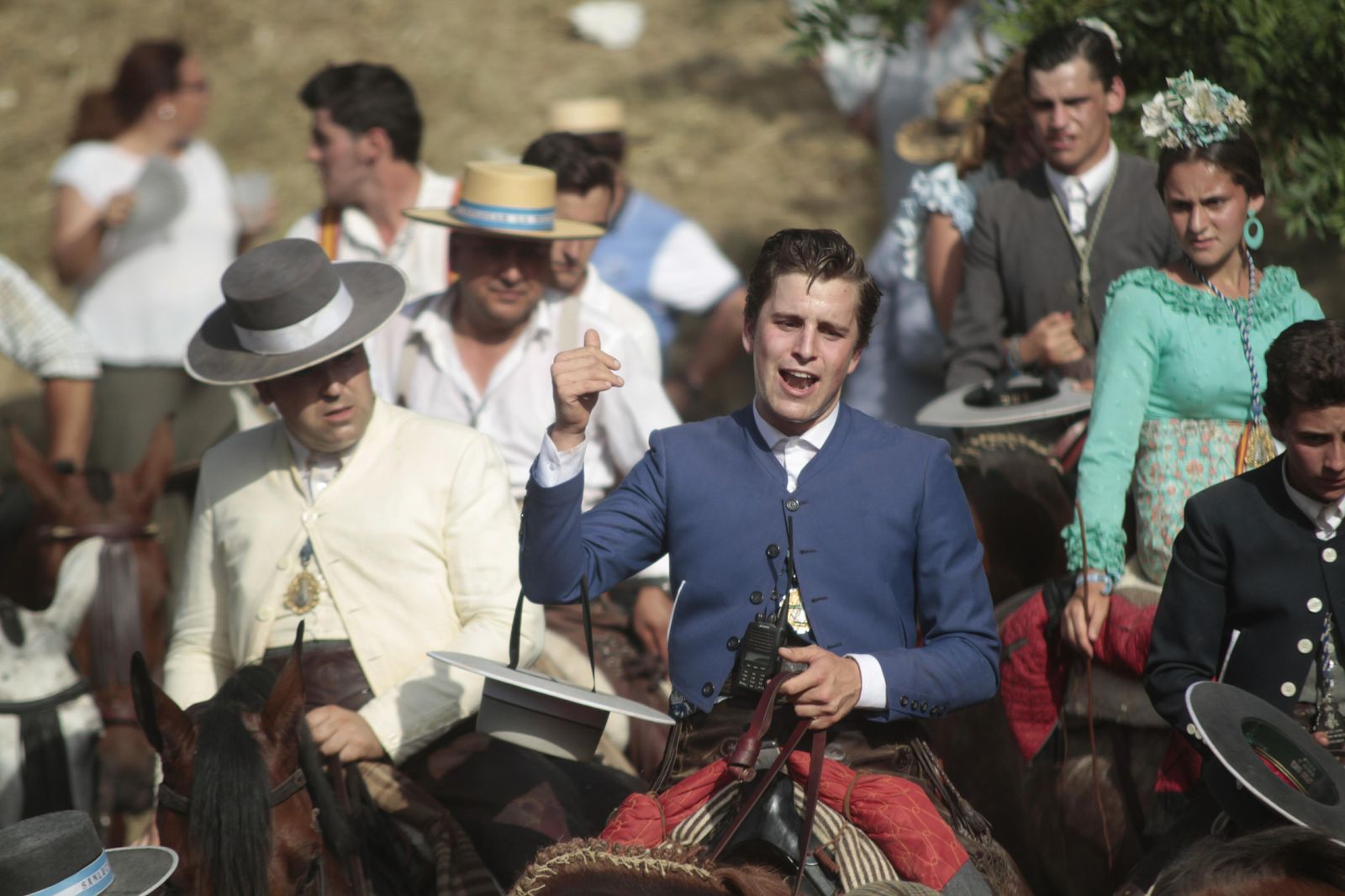 Las hermandades cruzan el vado del Quema