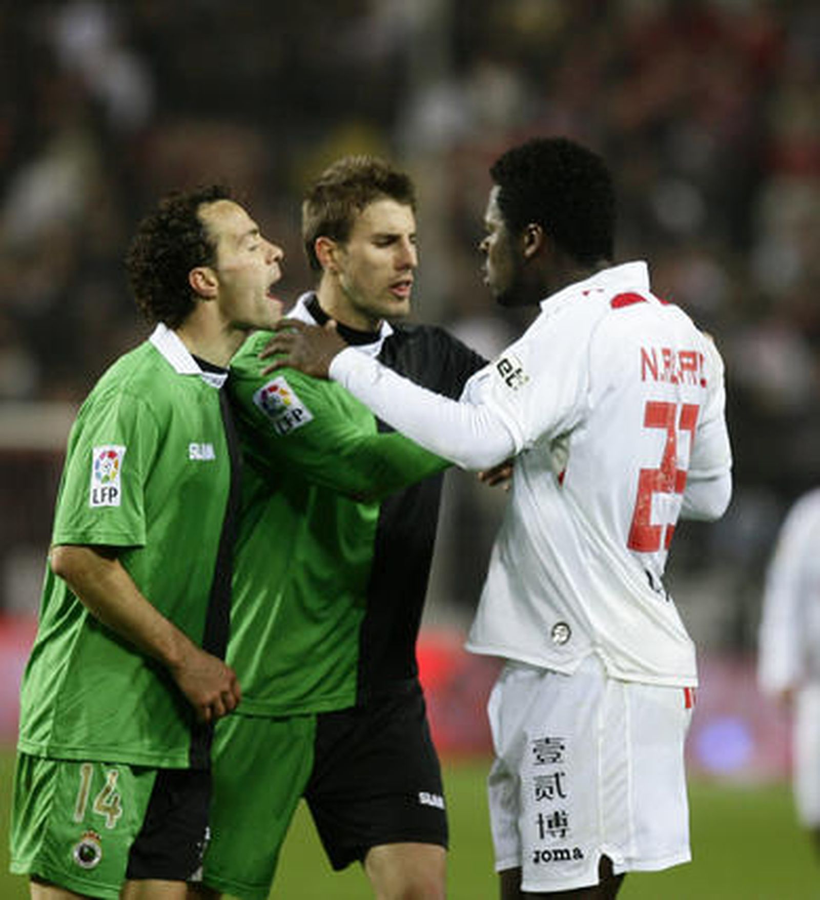 El Sevilla vuelve a ceder puntos en casa. / Antonio Pizarro