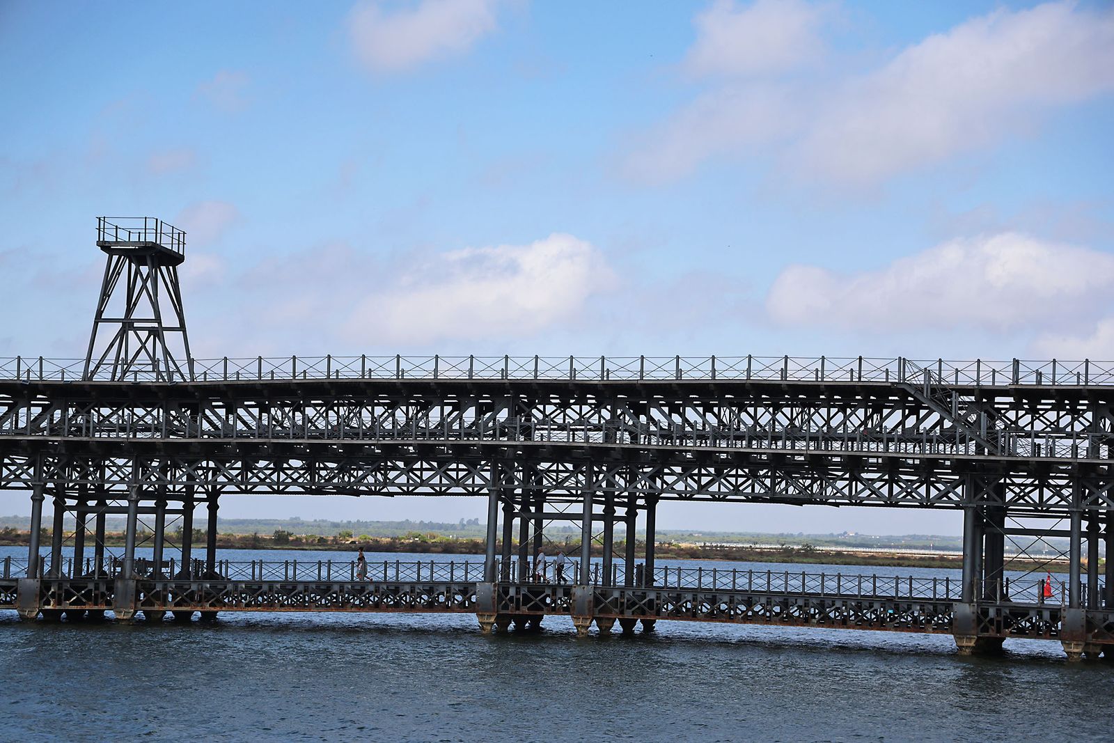 Imágenes del ambiente en el entorno del Paseo de la Ría