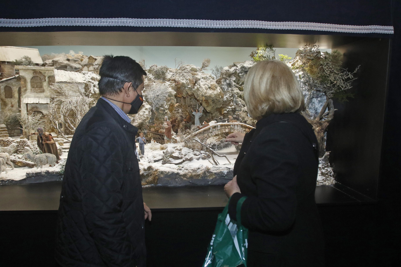 El belén de estilo nórdico de la Fundación Cajasol, en fotografías