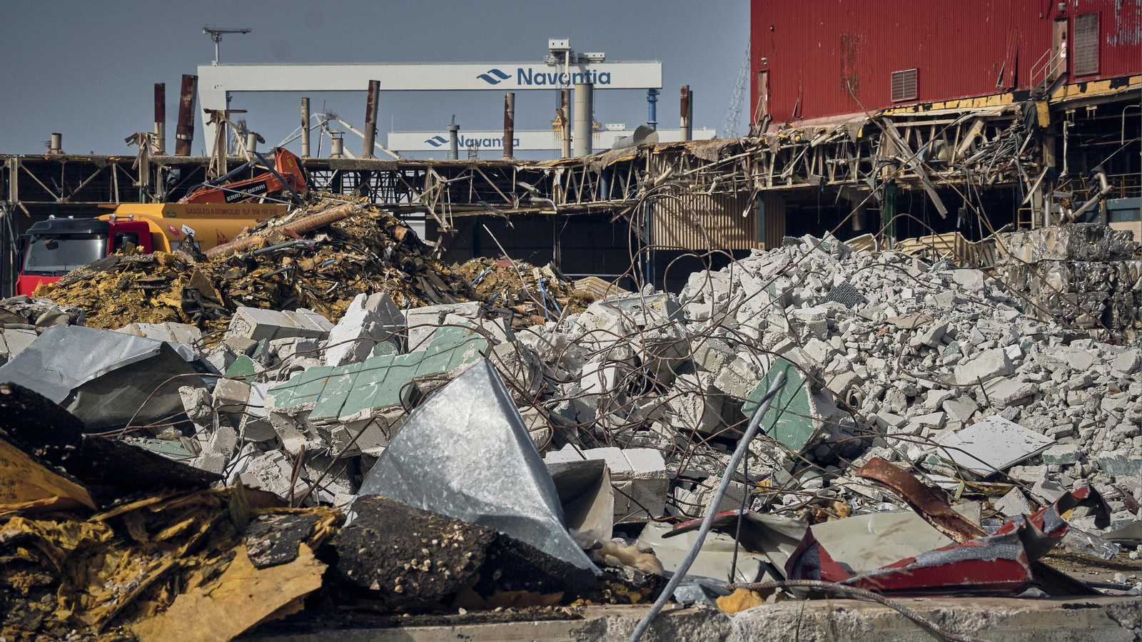Derribo de la antigua factoría de Delphi.