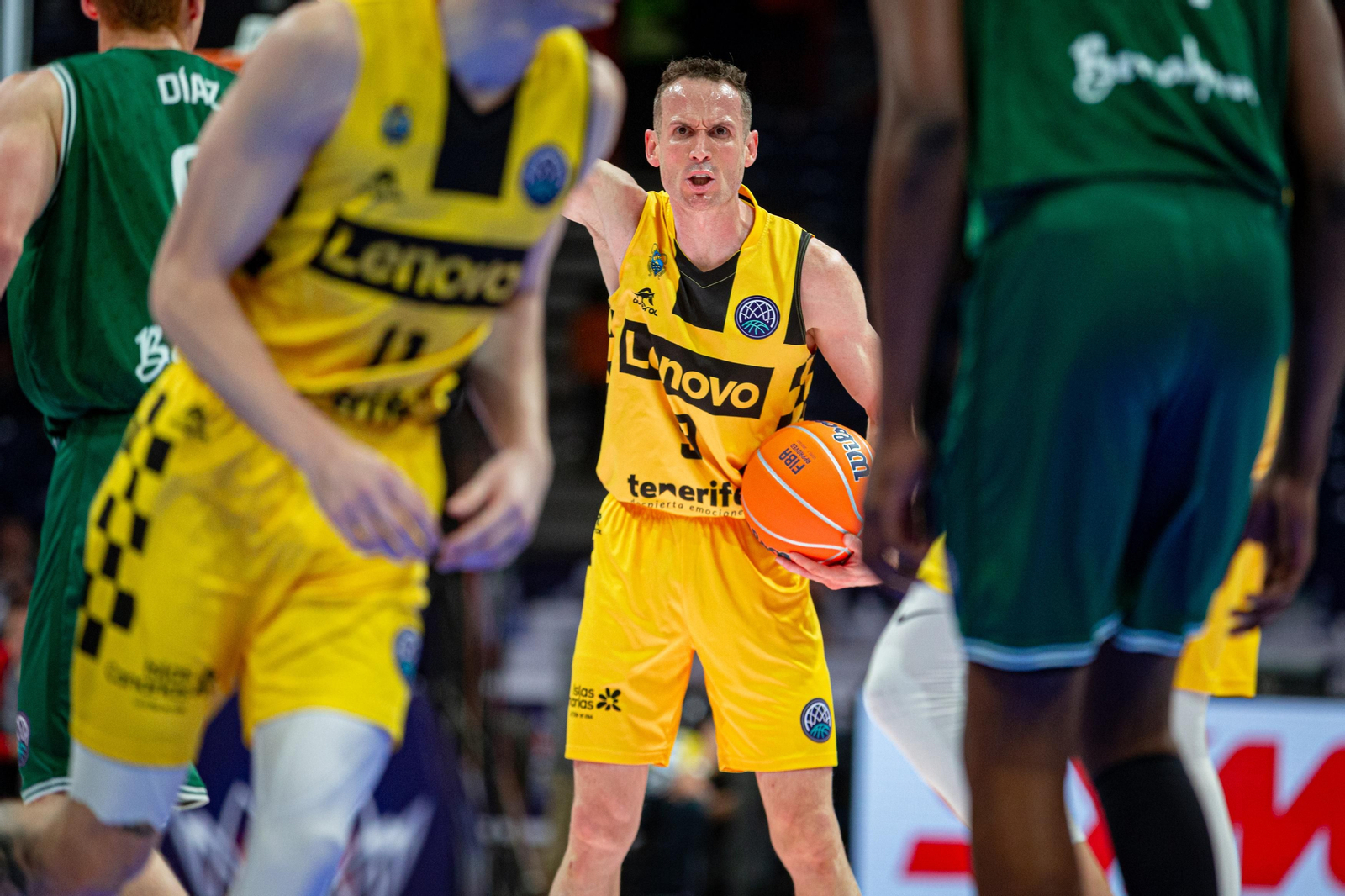 Las fotos de la final de la BCL entre Lenovo Tenerife y Unicaja Baloncesto