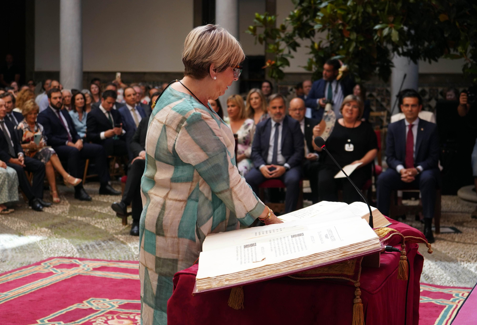 La constitución de los Ayuntamientos de Granada, en imágenes