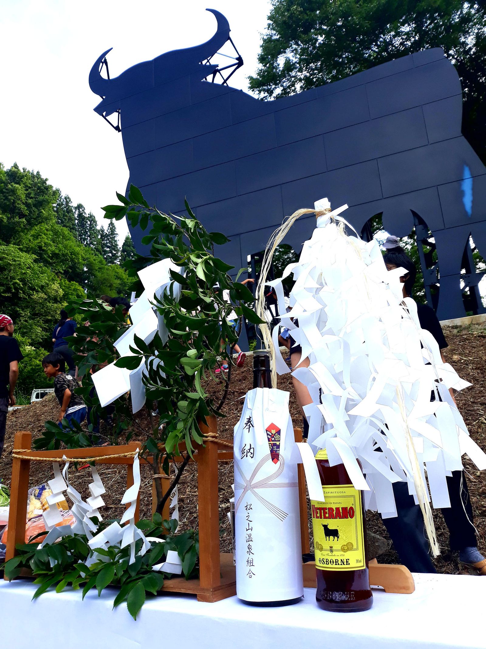 Instalación de la obra de Santiago Sierra el pasado domingo