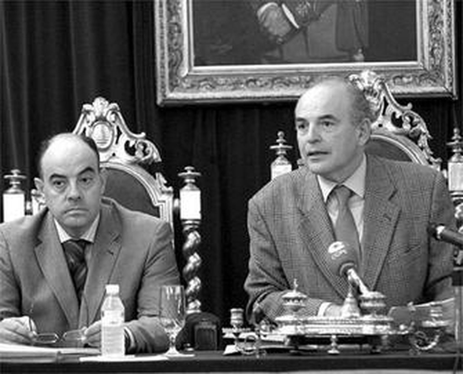 Rafael Sánchez Saus presentó ayer el manifiesto en la sede de Medicina.