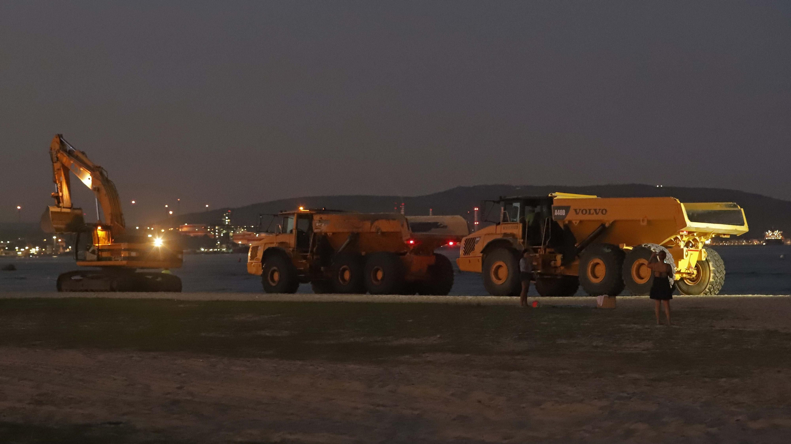 Fotos del trasvase de arena en El Rinconcillo