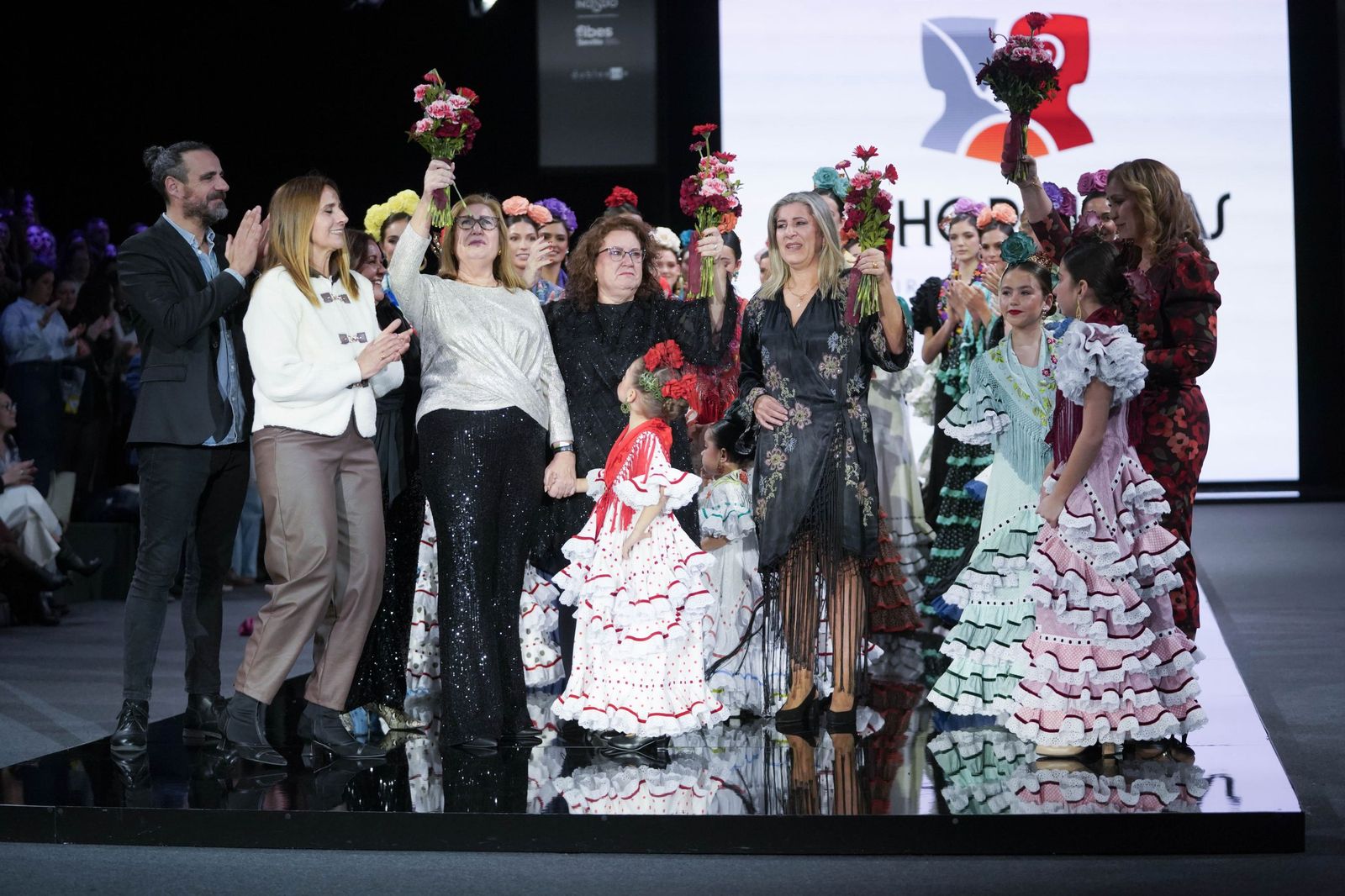 El desfile de Diseño Hermanas Serrano en SIMOF 2026, todas las fotos