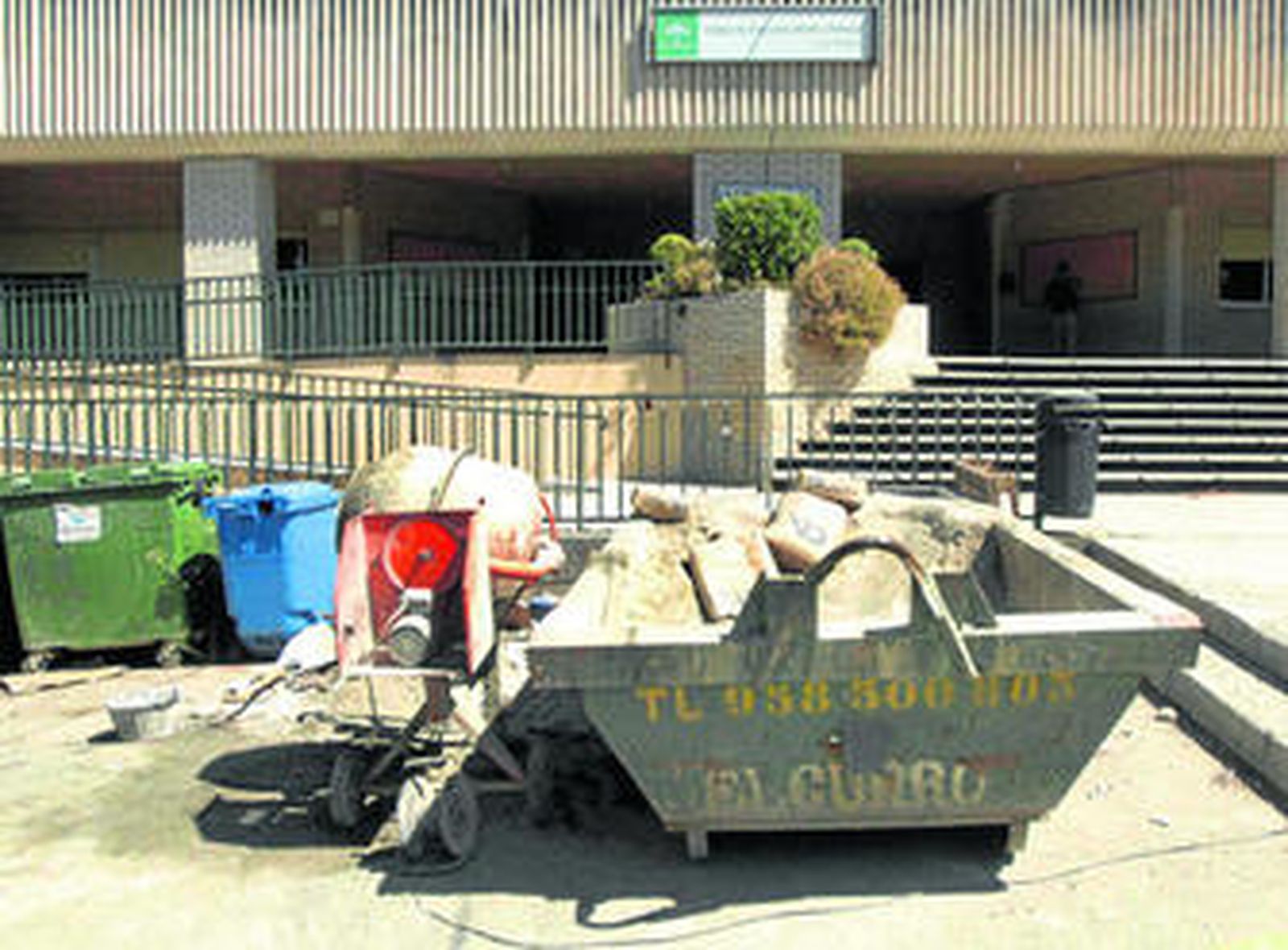El colegio Luis Rosales ha recibido la mayor intervención del Ayuntamiento de Granada con la reforma de su cubierta.