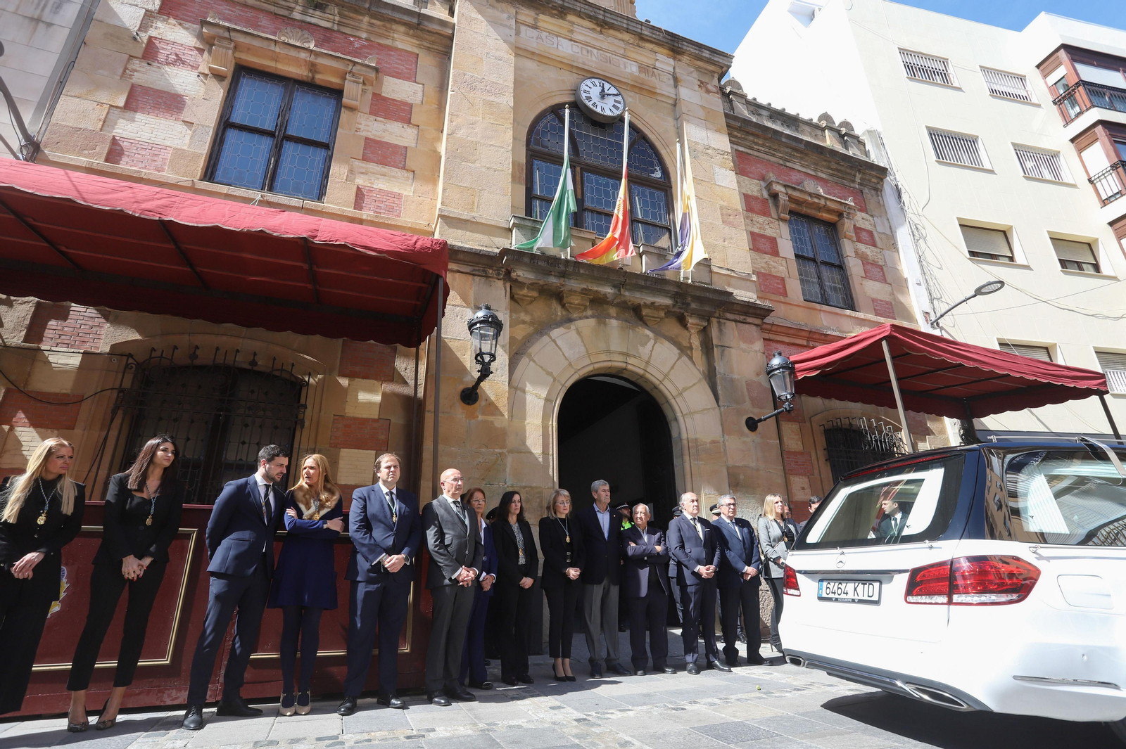 Imágenes de la capilla ardiente de Ernesto Delgado instalado en el Salón de Plenos del Ayuntamiento de Algeciras