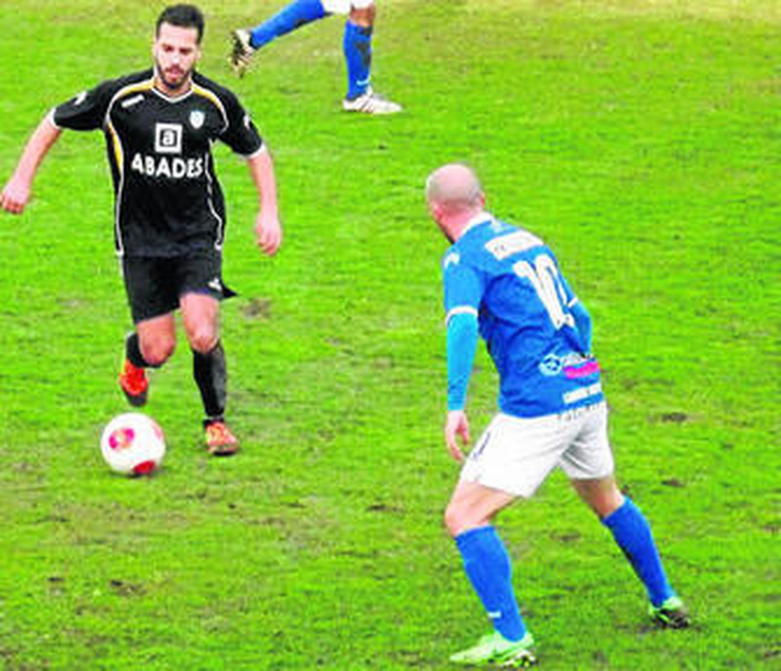 Choco conduce ante Óscar Ventaja.