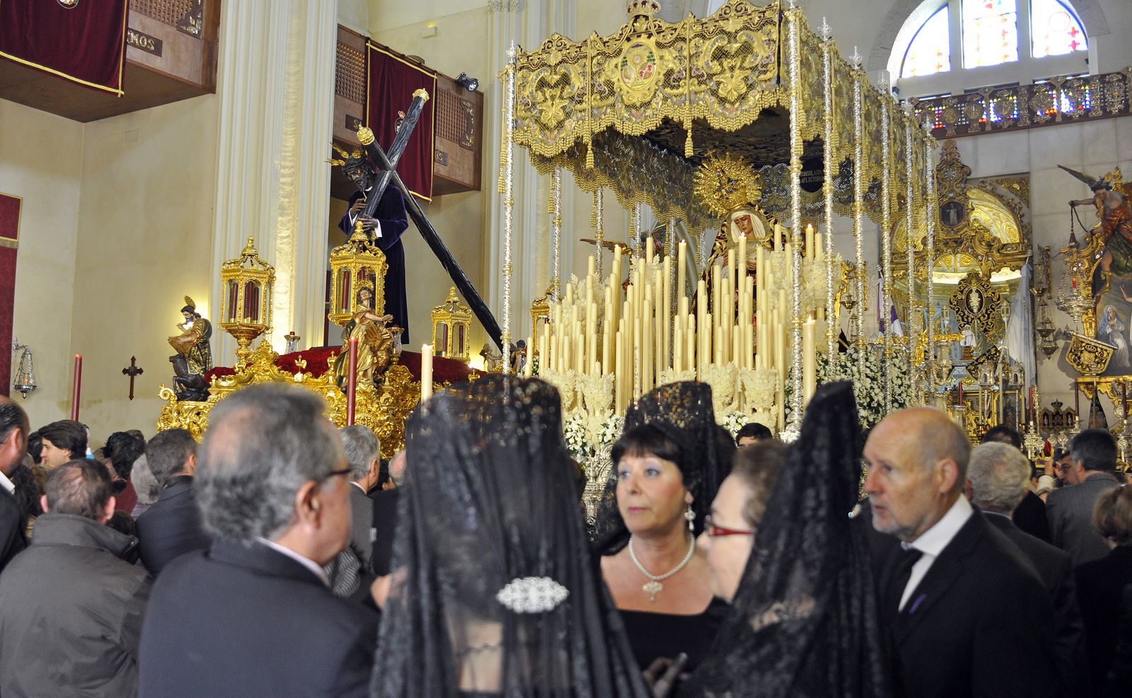 La antigua iglesia del Valle, en una mañana del Jueves Santo.