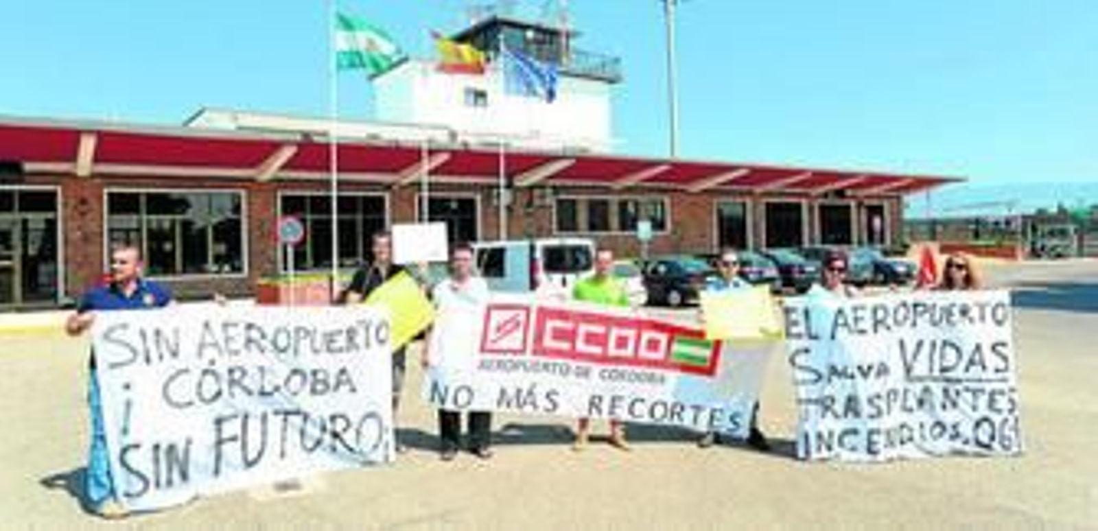 Una de las protestas que han desarrollado los trabajadores del aeródromo cordobés