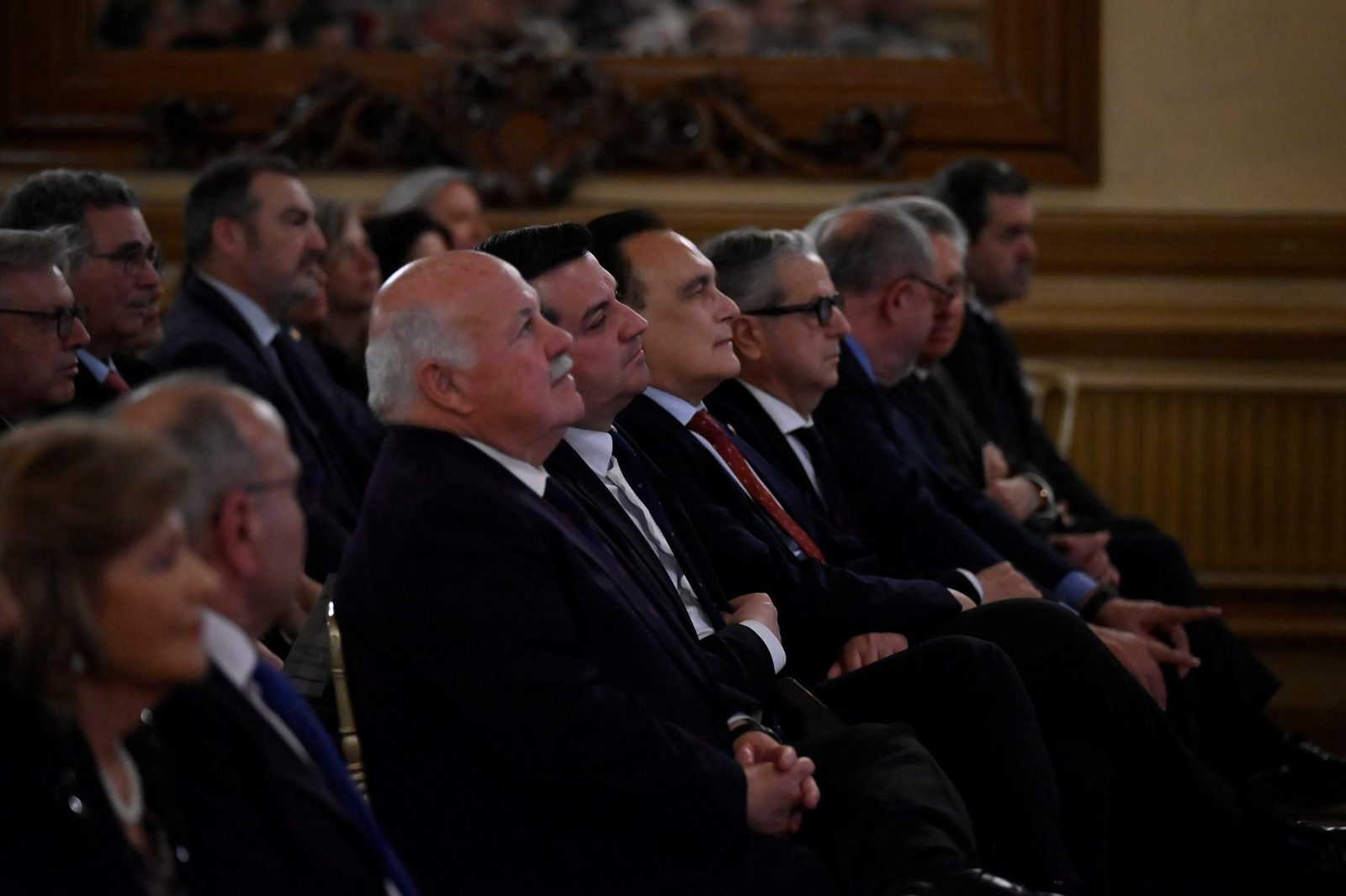 Ls imágenes de la entrega de insignias y la Medalla de Oro del Real Círculo de la Amistad de Córdoba