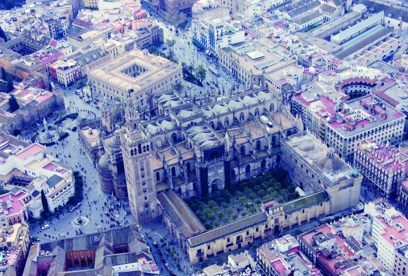 El sector de la Catedral carece de plan especial de protección.