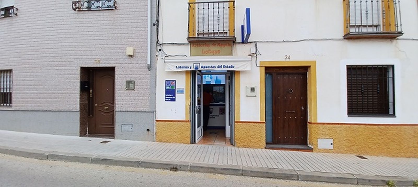 Administración en la Carretera de Baños, 34, en Linares.
