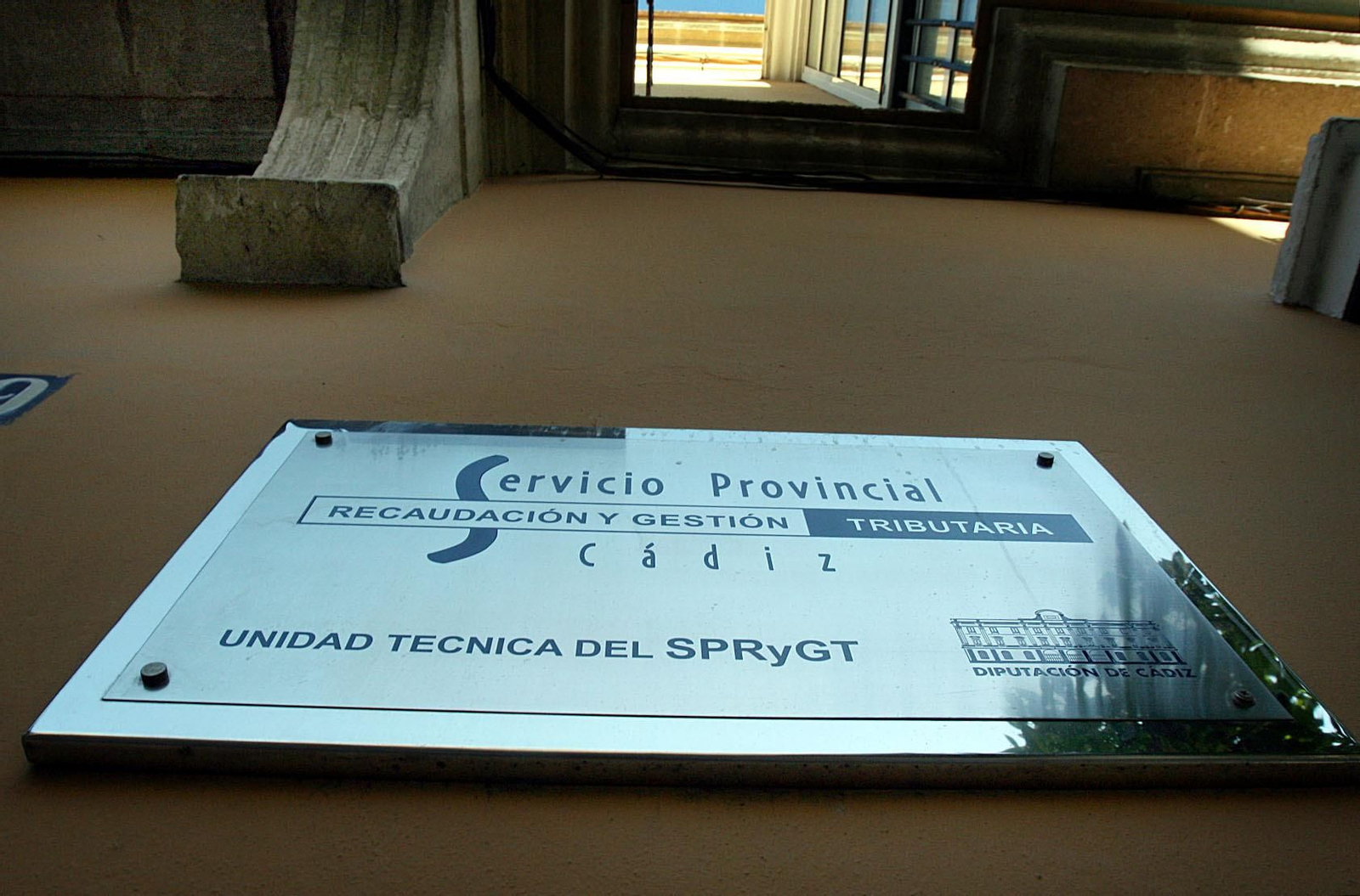 Placa de una de las sedes del Servicio Provincial de Recaudación de la Diputación Provincial.