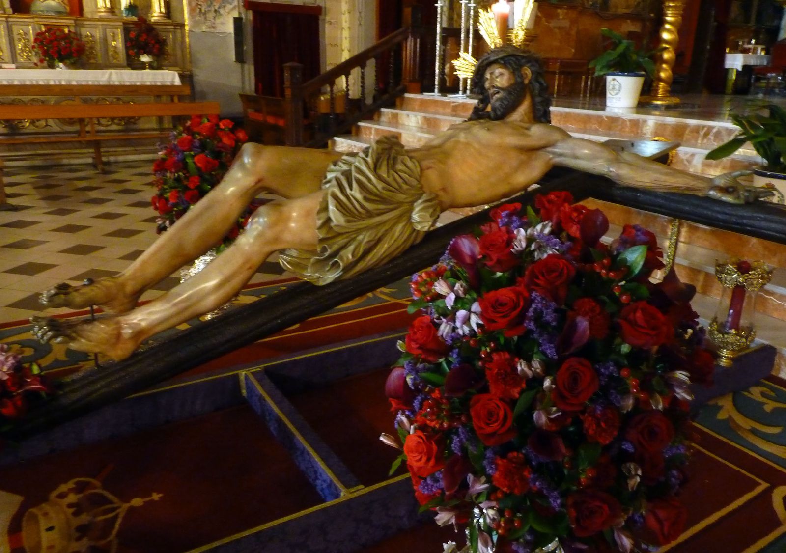 El Cristo de las Cinco Llagas, en besapié.