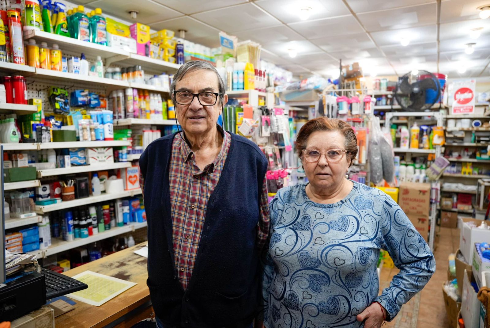 Un negocio familiar de Almería con más de medio siglo de historia es reconocido en el Día del Comercio